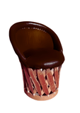 Silla Tipo Equipal "Cola de Pato" – Estilo Tradicional en Espacios Compactos