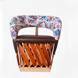 SILLA EQUIPAL DE PIEL PARA RESTAURANTE CANCÚN CON TEXTIL OTOMI