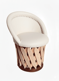 Silla Tipo Equipal "Cola de Pato" – Estilo Tradicional en Espacios Compactos