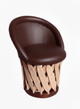Silla Tipo Equipal "Cola de Pato" – Estilo Tradicional en Espacios Compactos